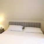 Berthin-Bleeg-Str. 1, W6