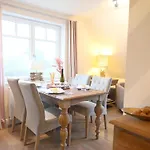 Berthin-Bleeg-Str. 1, W6